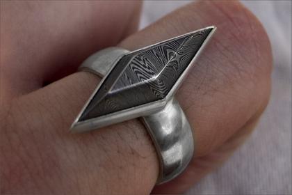 Vanaria.bezel set diamond shape ring